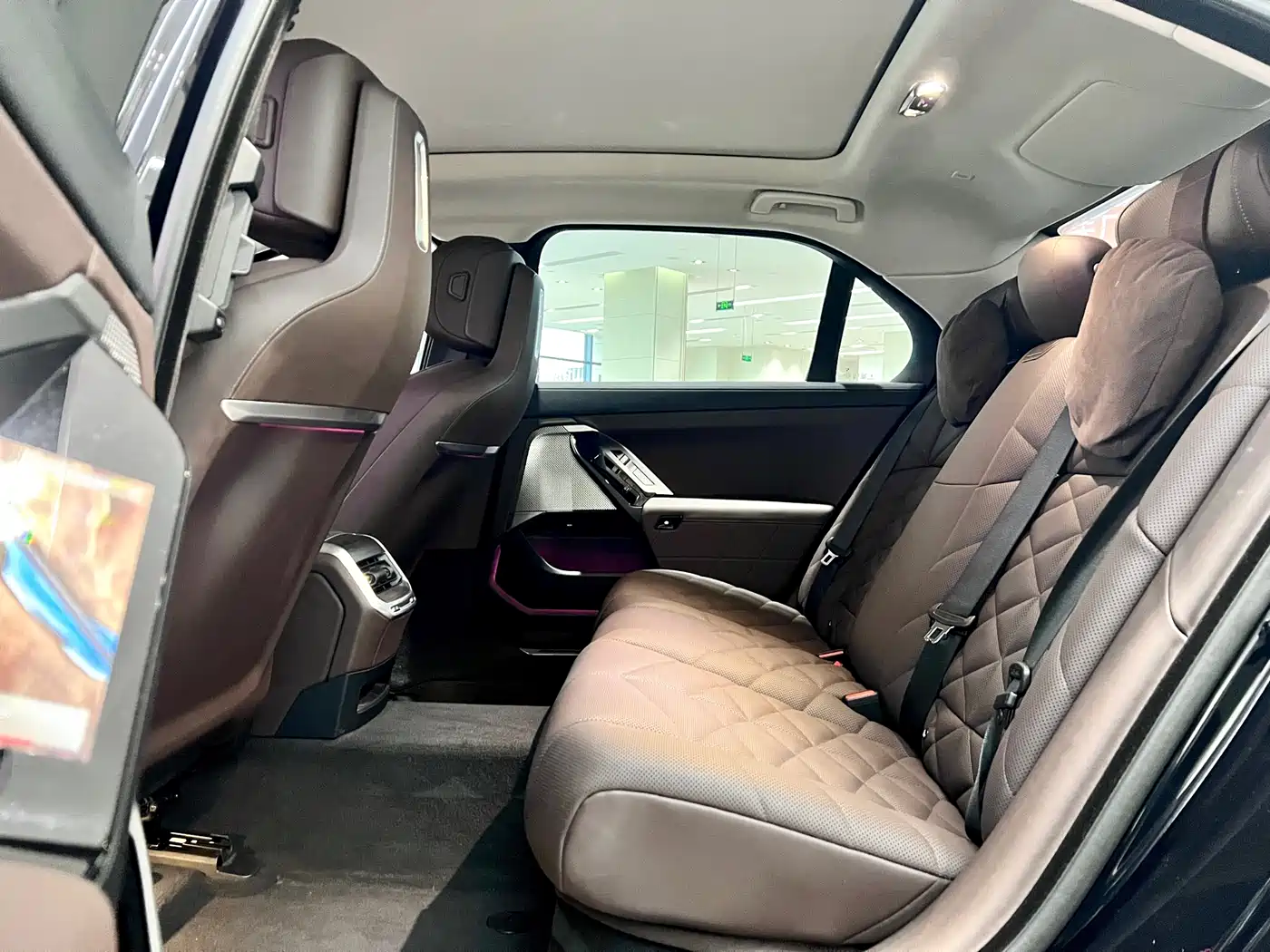 BMW 7 Series 2023 Model 735Li M Sport Package фото 9