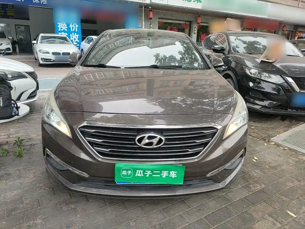 Photo 3 - Hyundai Sonata