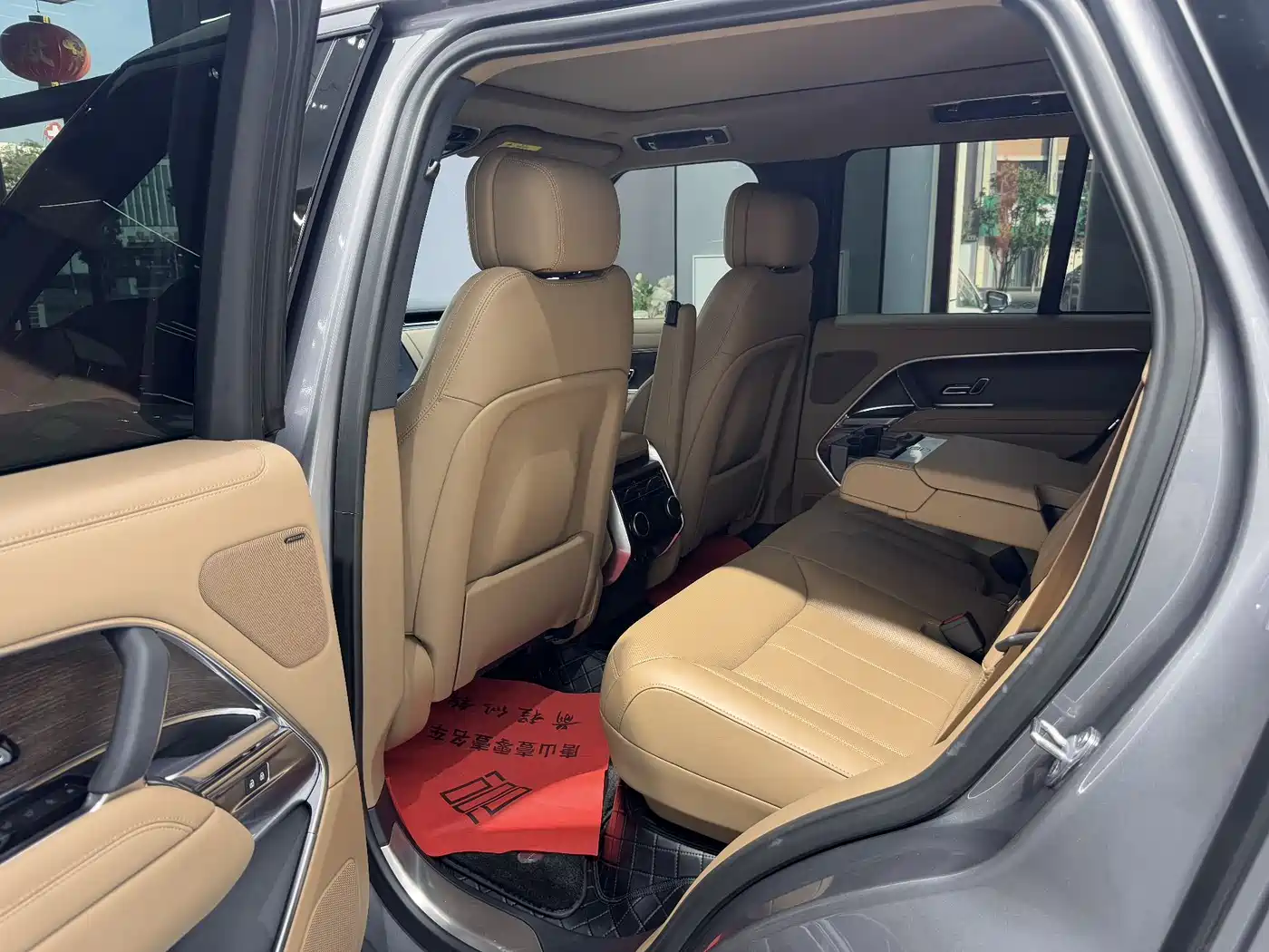 Land Rover Range Rover 2023 3.0 L6 360PS Golden Age Edition фото 23