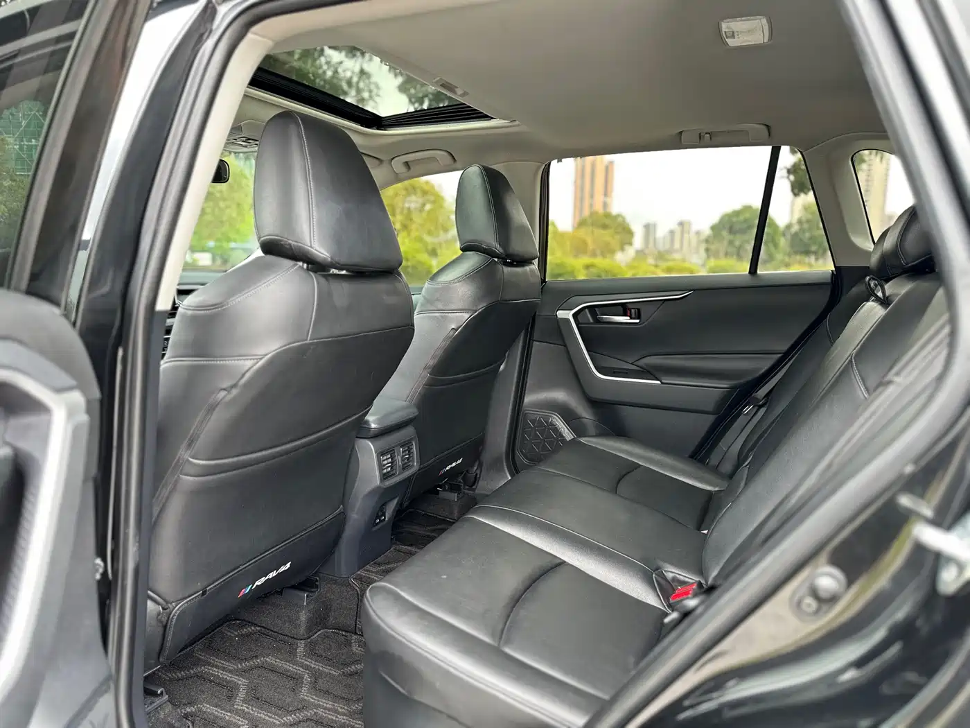 Toyota RAV4 Rongfang 2021 Hybrid 2.5L E-CVT Front-wheel Drive Elite Edition фото 13