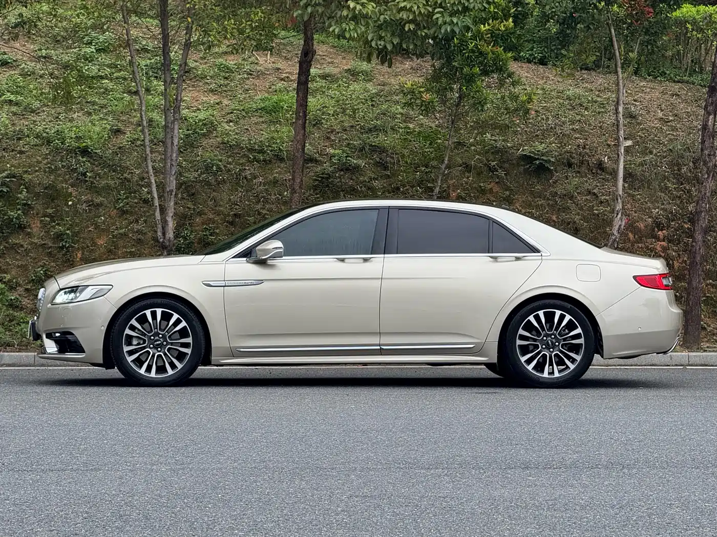 Lincoln Continental 2017 3.0T AWD Prestige Edition фото 6