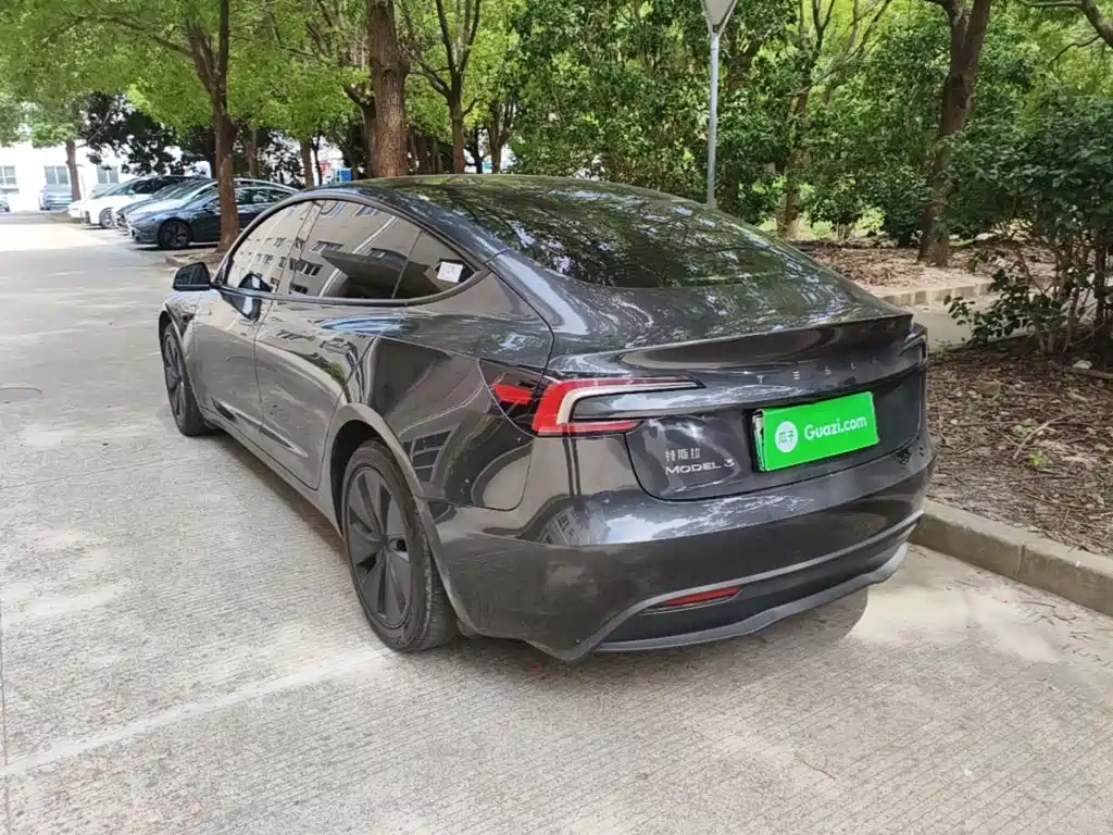 Фото 5 - Tesla Model 3