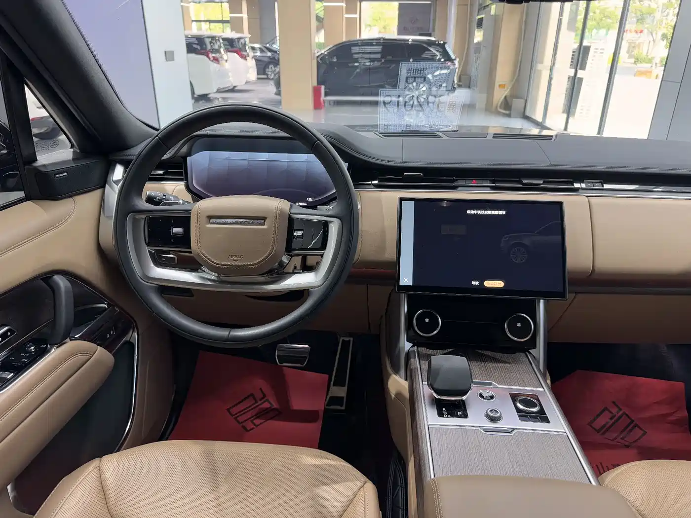 Land Rover Range Rover 2023 3.0 L6 360PS Golden Age Edition фото 17