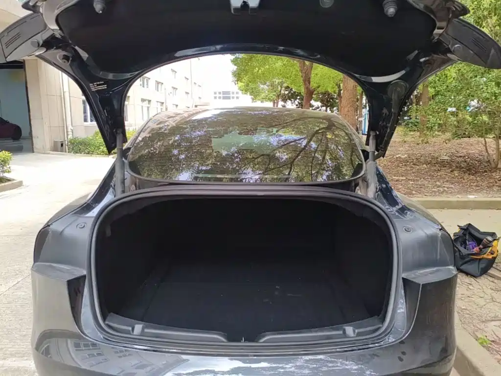 Фото 19 - Tesla Model 3