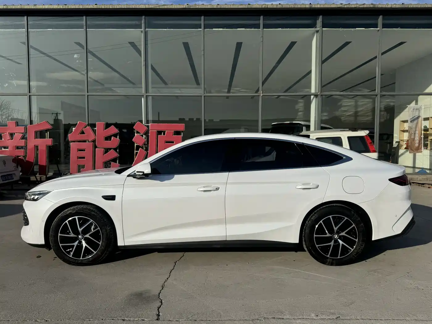 BYD Qin L 2025 DM-i Smart Drive Edition 120KM Surpassing фото 5