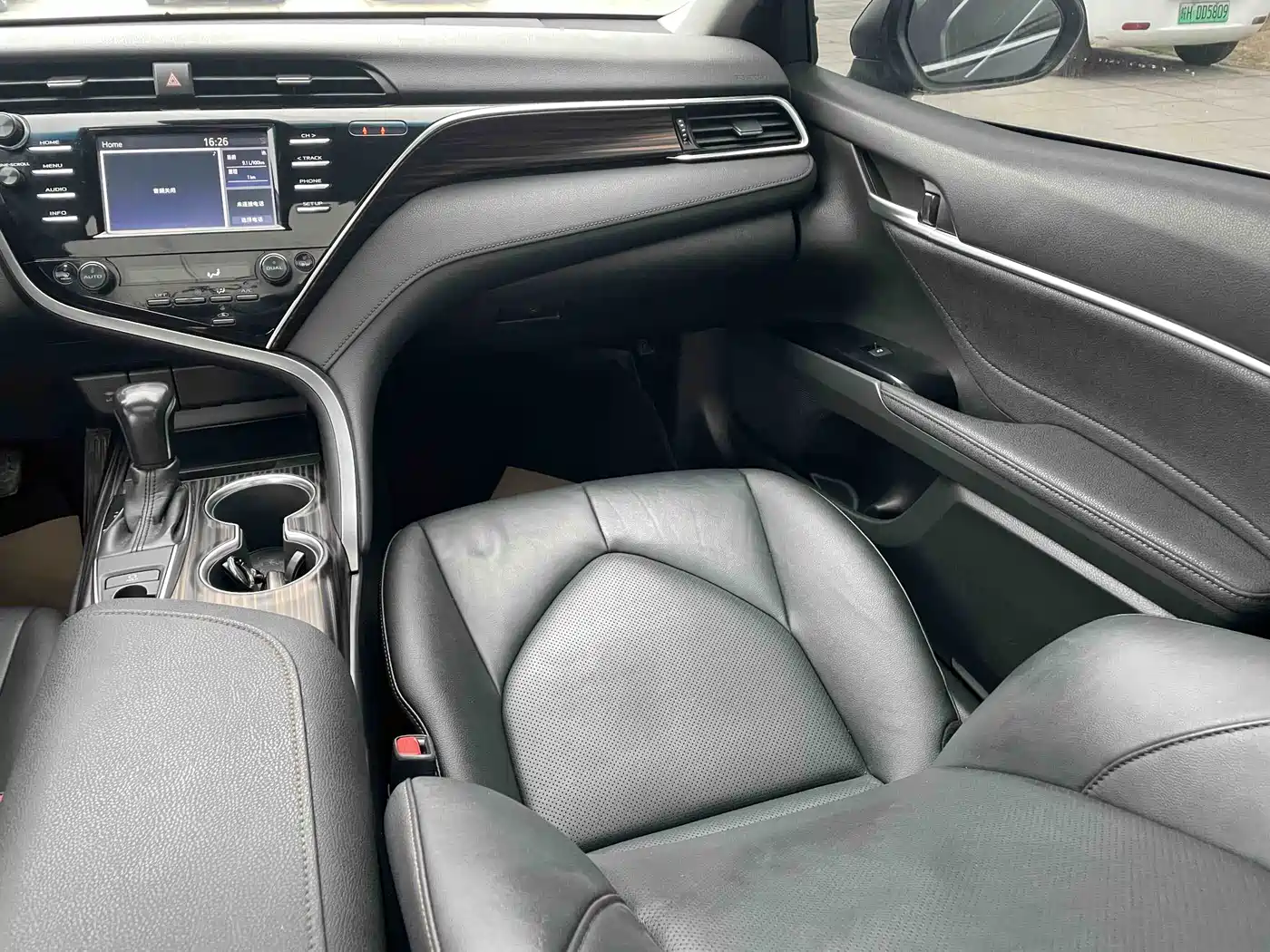 Toyota Camry 2018 2.0G Luxury Edition фото 16