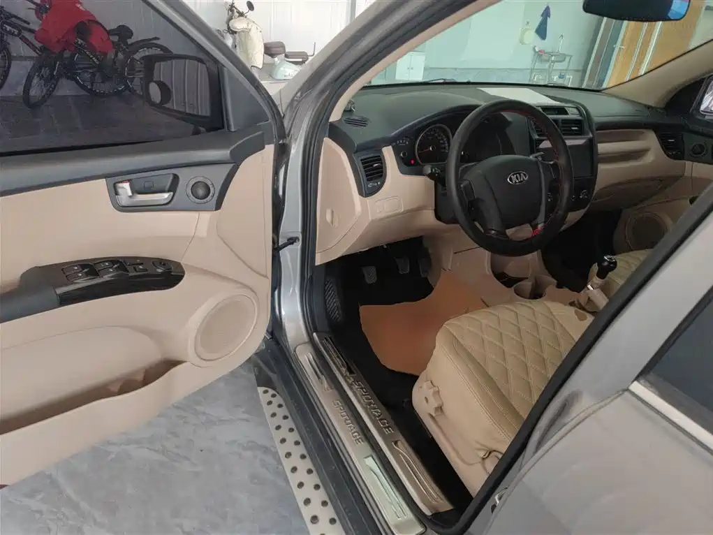 Kia Sportage 2013 2.0L Manual 2WD GL фото 12