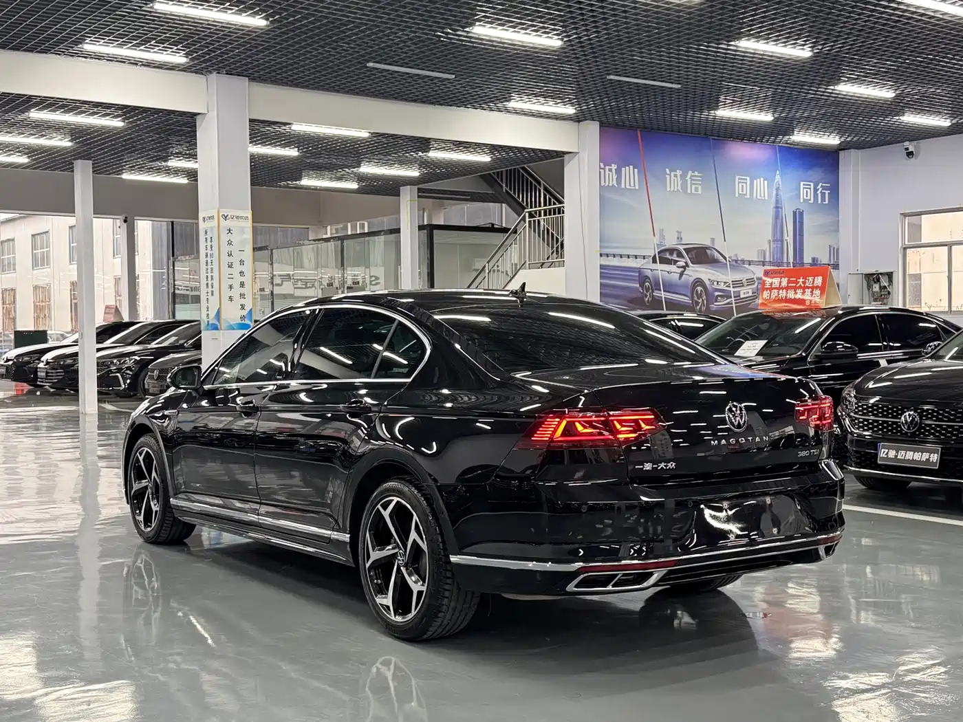 Volkswagen Magotan 2023 Model 2 Million Commemorative Edition 380TSI DSG Flagship фото 4