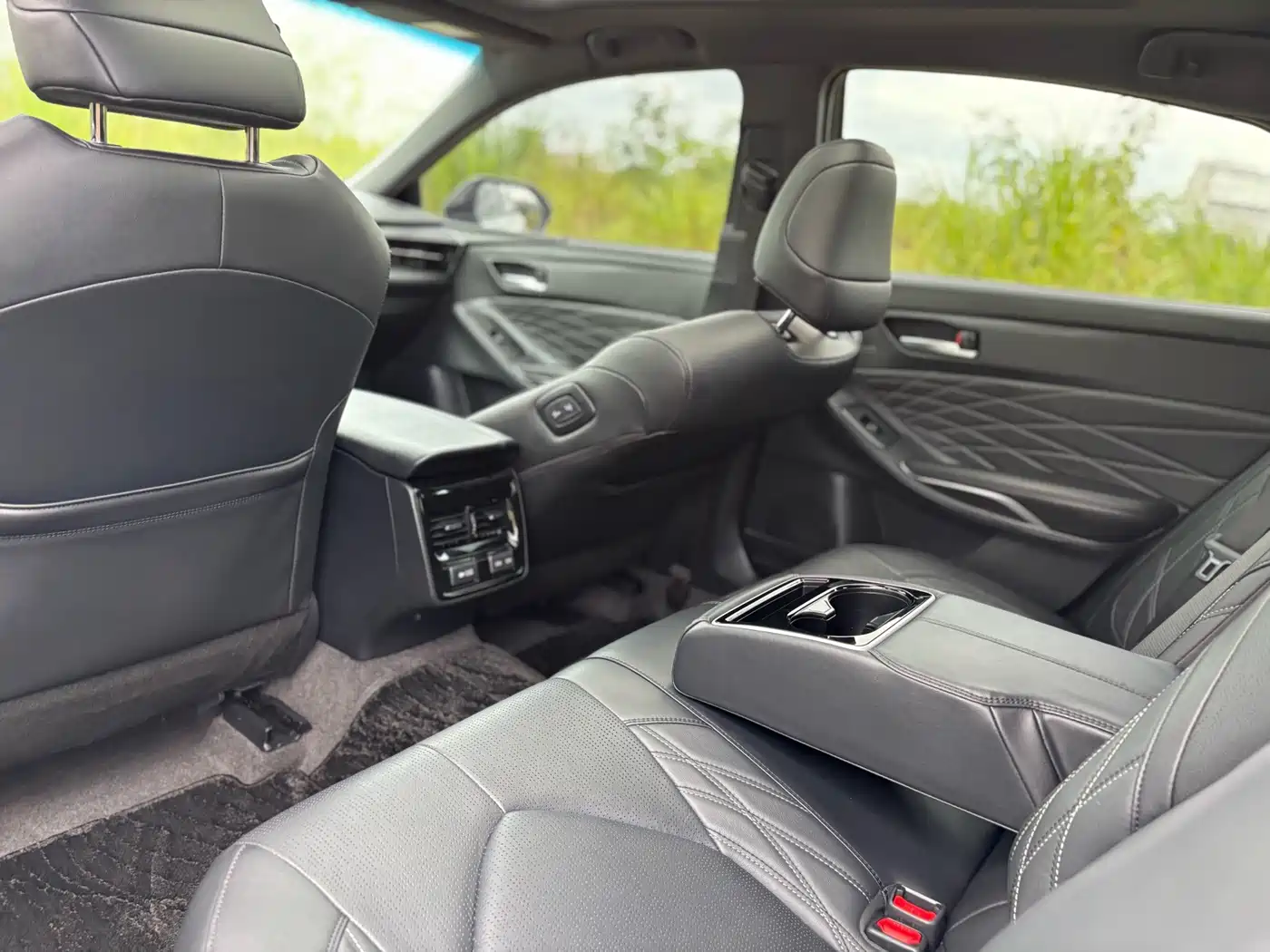 Photo 12 - Toyota Avalon