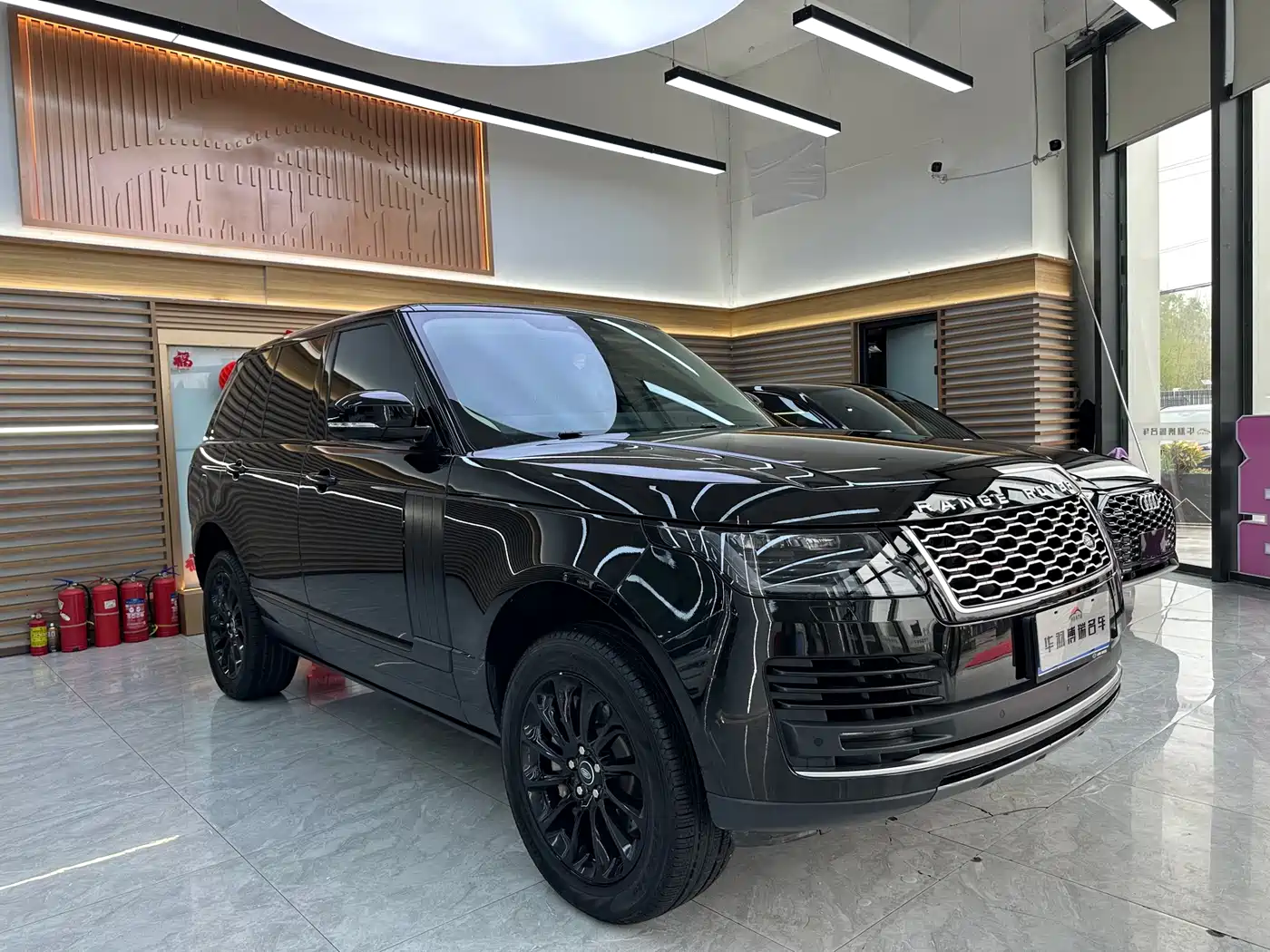 Land Rover Range Rover 2020 3.0 L6 Heritage Edition фото 3