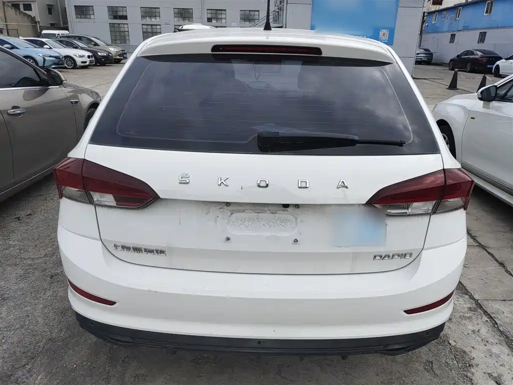 Škoda Skoda Rapid Spaceback 2020 1.5L Auto Comfort фото 4
