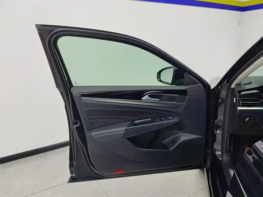 Volkswagen Passat 2023 Facelift 330TSI Luxury Edition фото 7