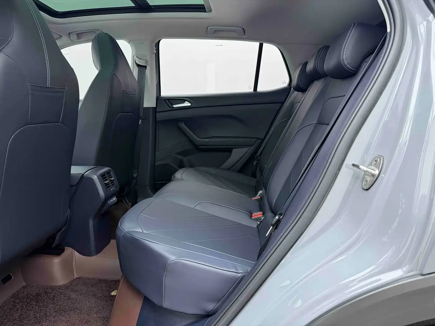 Volkswagen Tharu 2025 Model Rising Star 300TSI Aspiration Edition фото 19