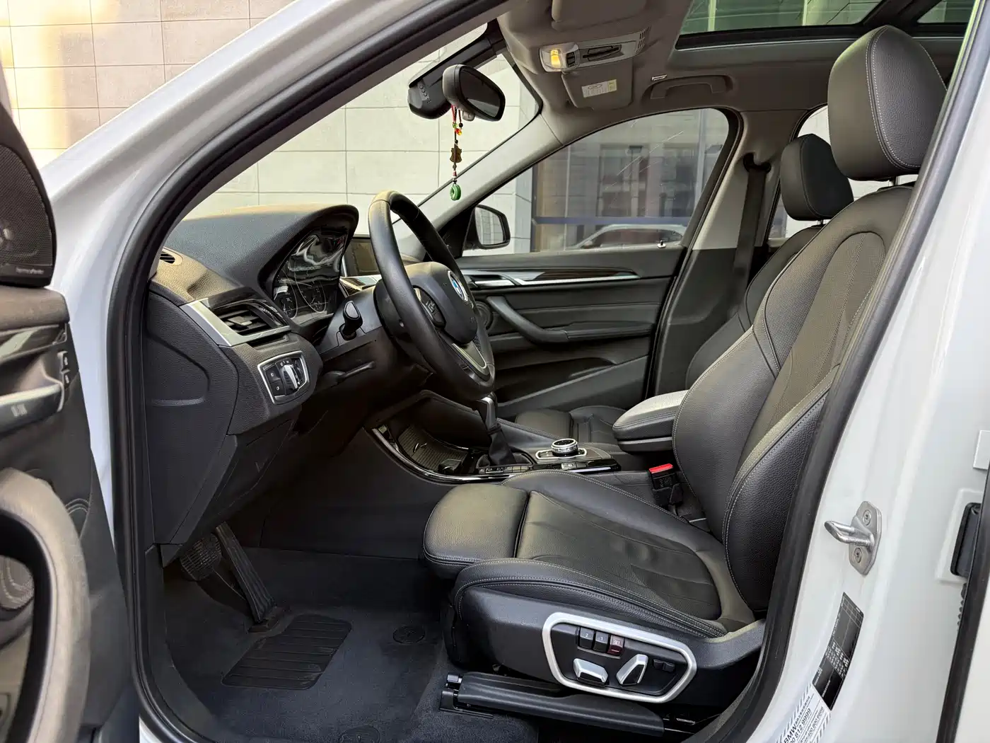 BMW X1 2018 sDrive18Li Premium Model фото 10