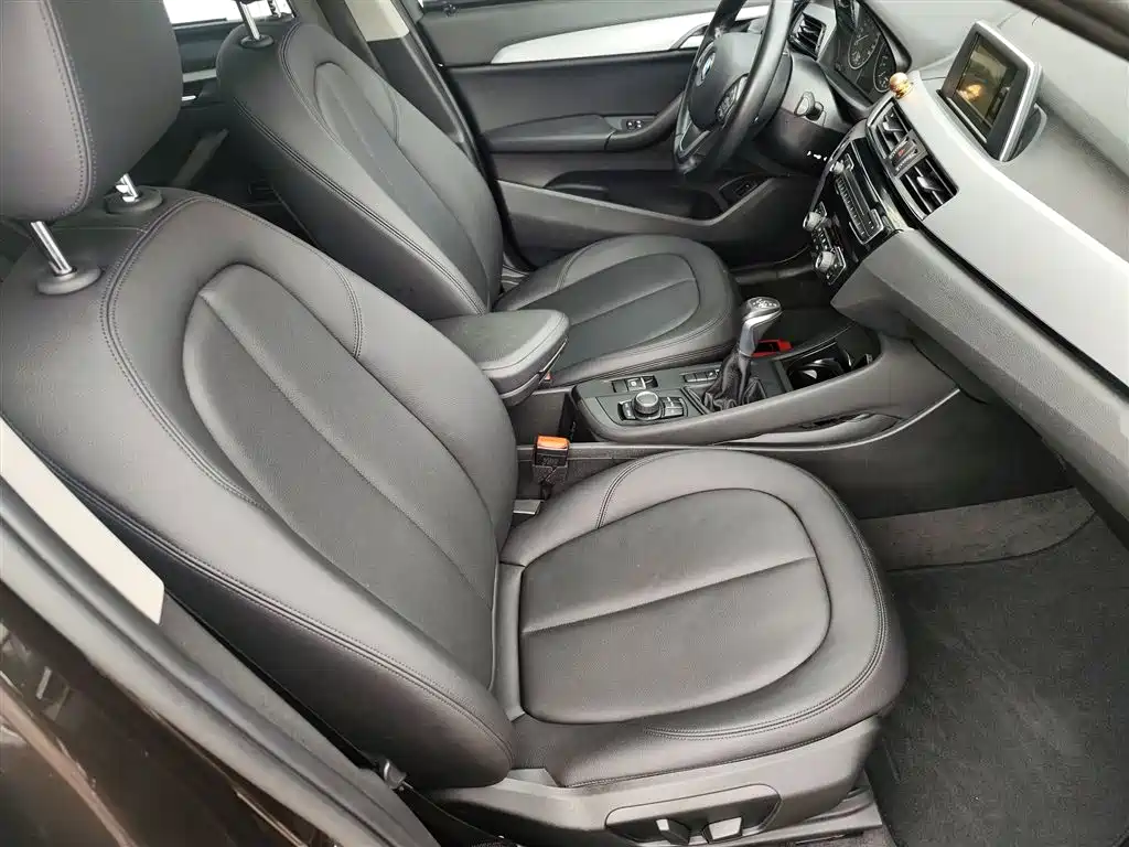 BMW X1 2016 sDrive18Li Premium Model фото 20