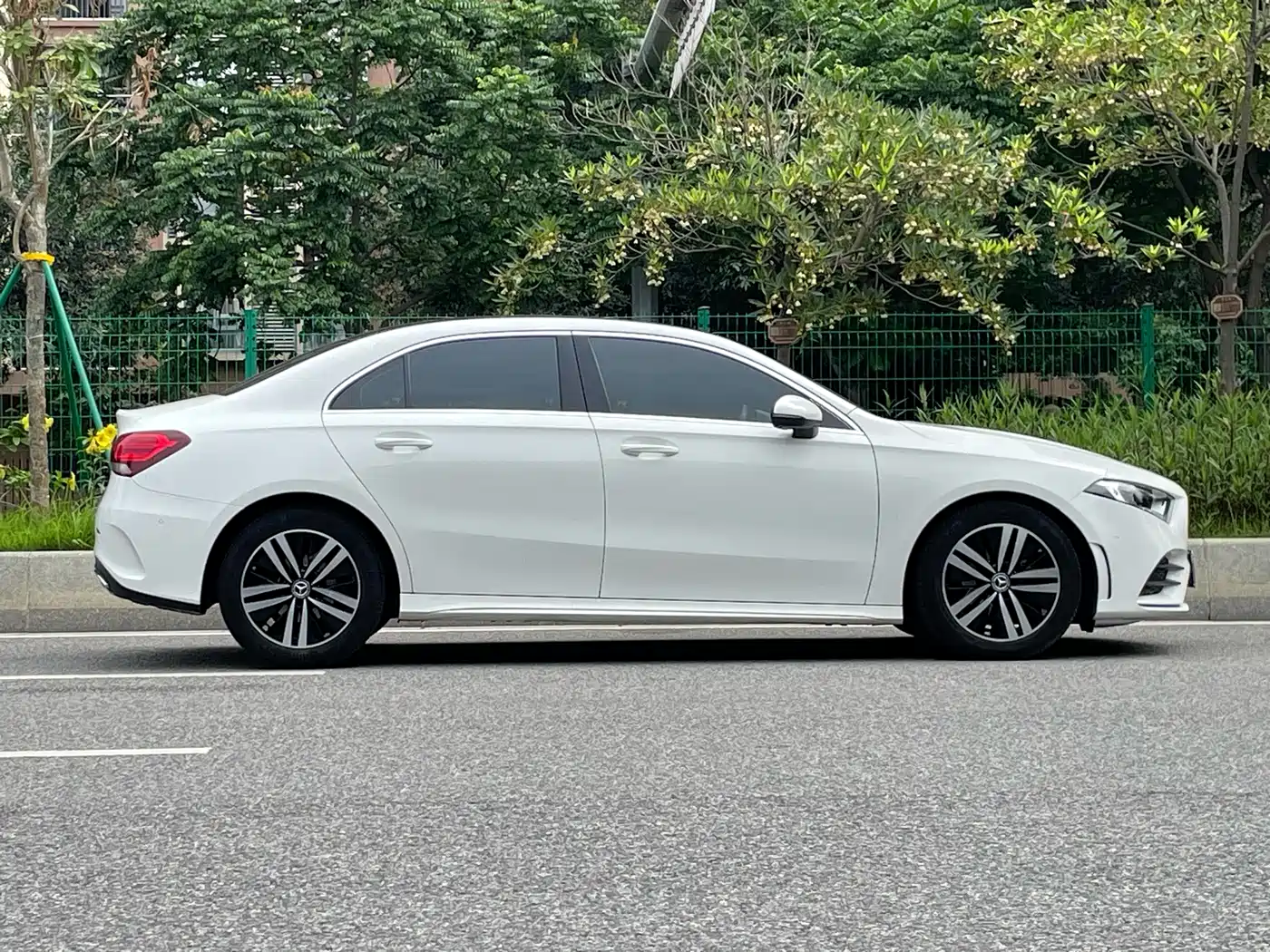 Mercedes-Benz A-Class 2020 A 180 L Sport Sedan фото 6