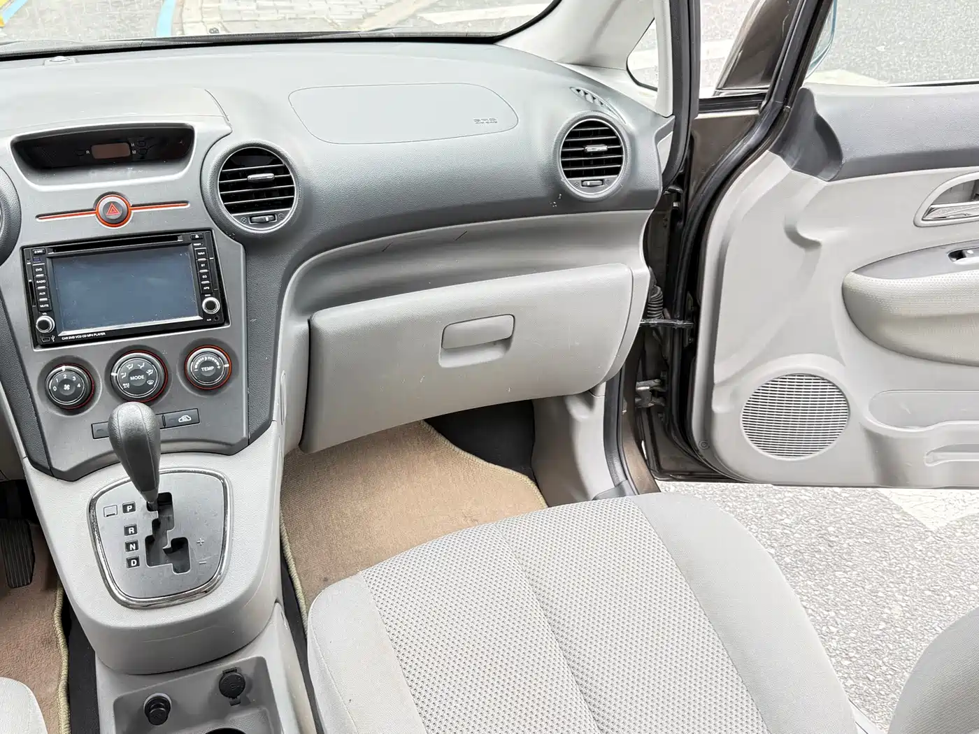 Kia Carens 2011 2011 1.6L 5-seat Automatic Comfort