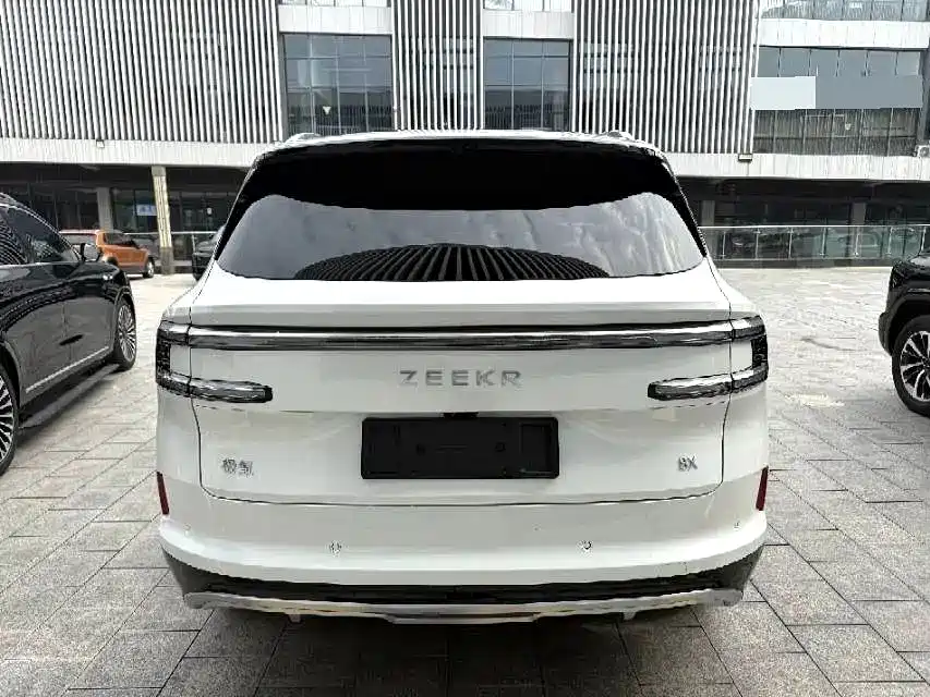 ZEEKR 8X 2026