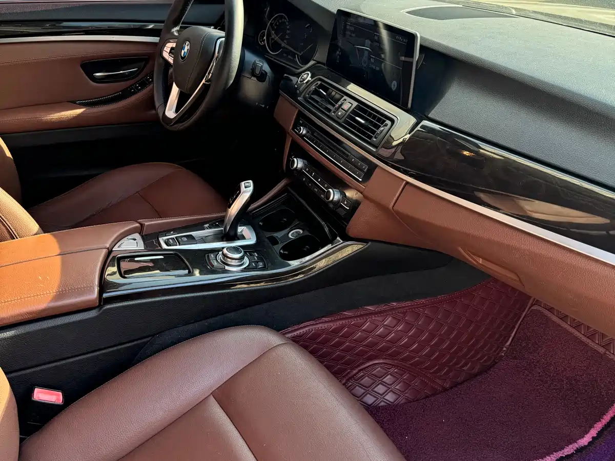 BMW 5 Series 2014 525Li Leading фото 4