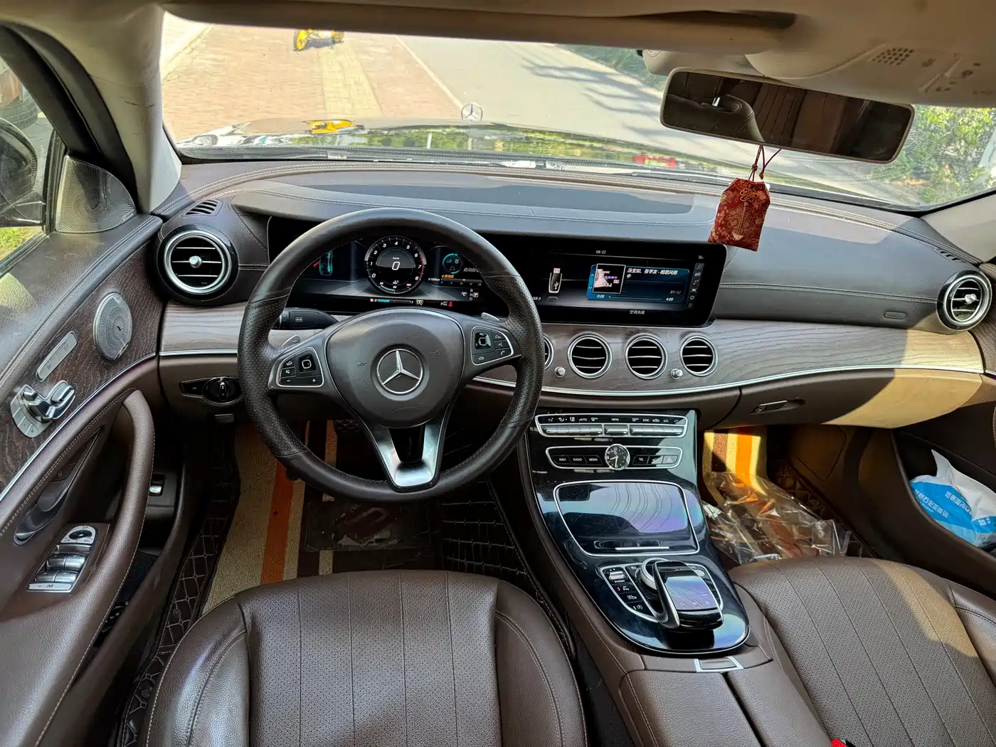 Mercedes-Benz E-Class 2017 E 300 L Sport Fashion фото 10