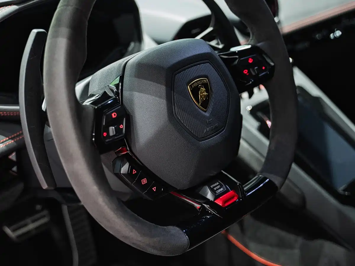 LAMBORGHINI HURACÁN