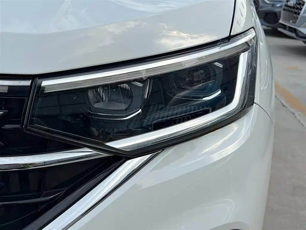 Volkswagen Tayron 2023 280TSI 2WD Luxury Plus Advanced Edition фото 4