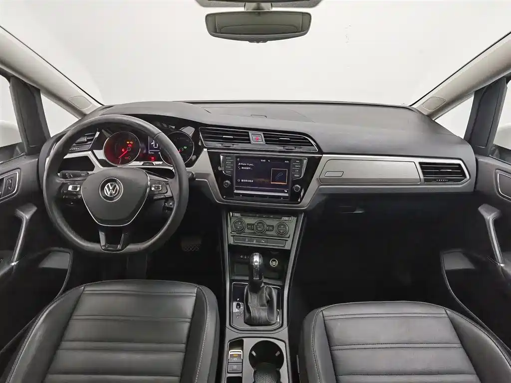 Volkswagen Touran 2018 Touran L 280TSI DSG Comfort 7-seater China V фото 5