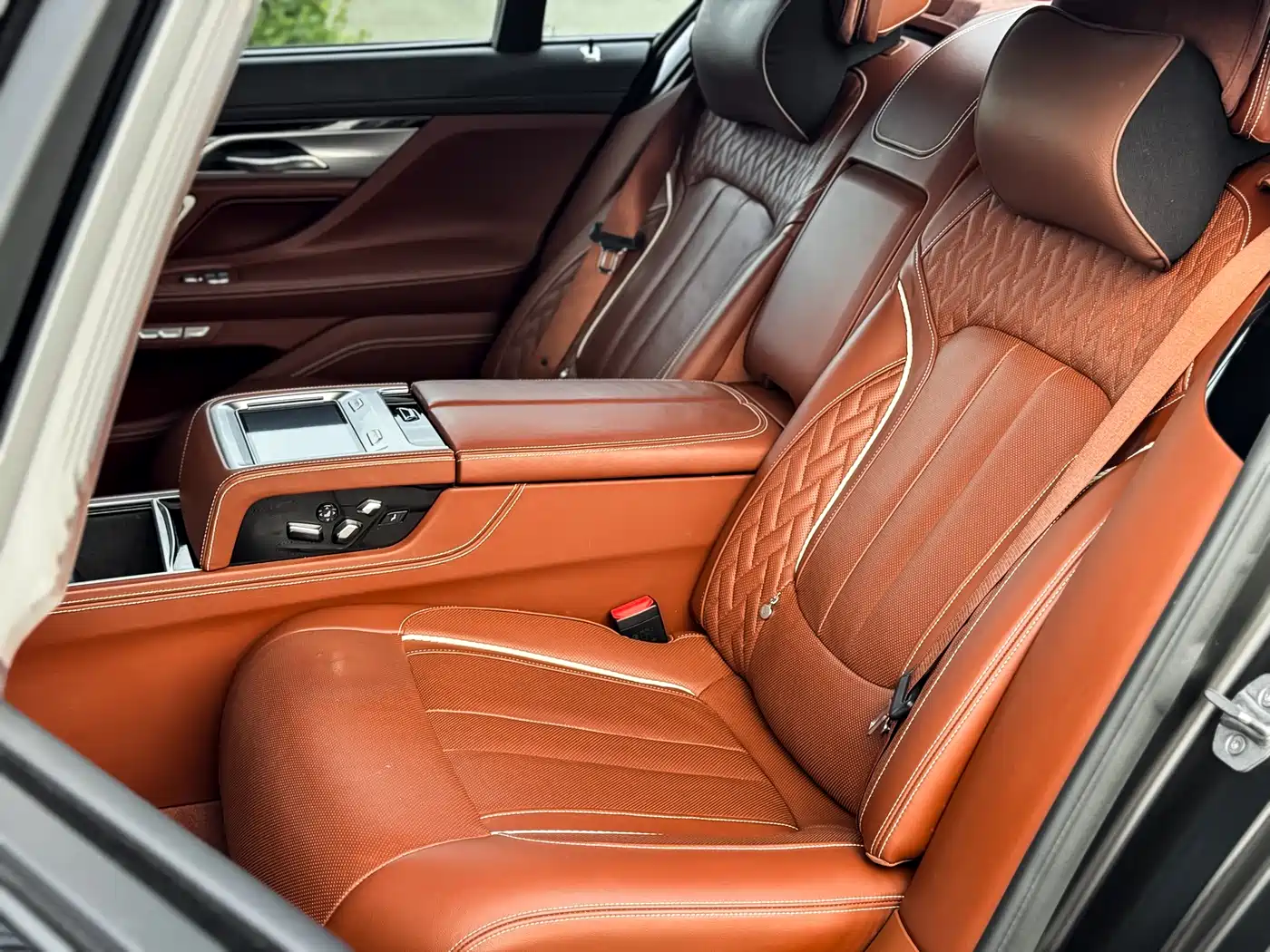 BMW 7 Series 2017 750Li xDrive Customized Edition (4-Seater) фото 8