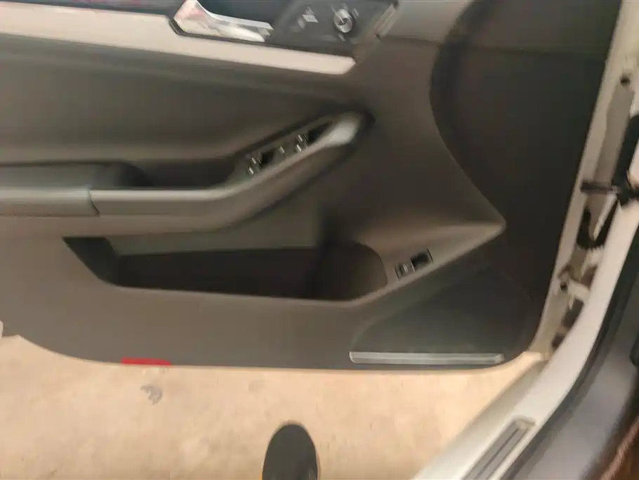Volkswagen Sagitar 2018 1.6L Automatic Comfort фото 7