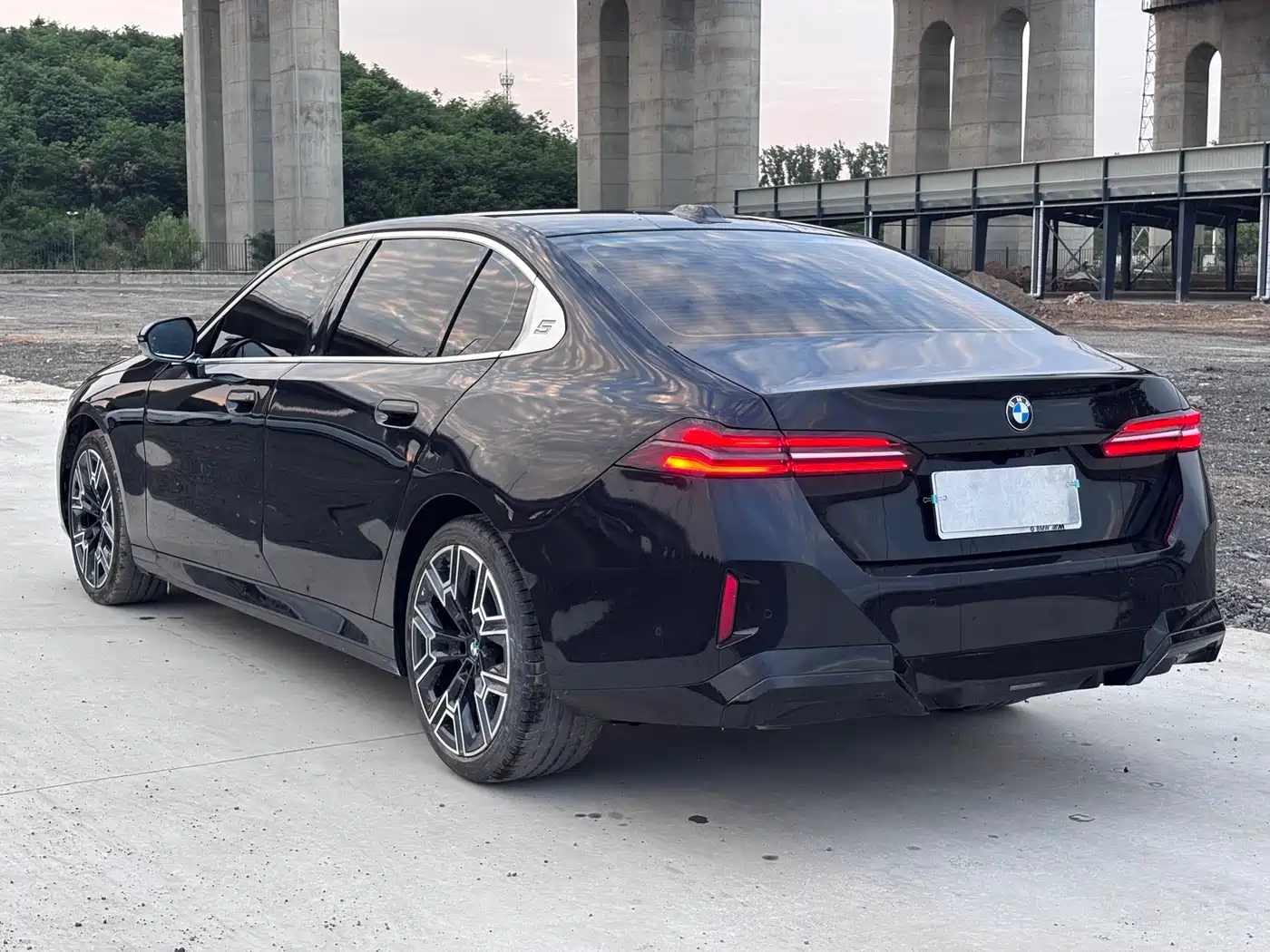 BMW 5 Series 2024 530Li Premium Luxury Package фото 7