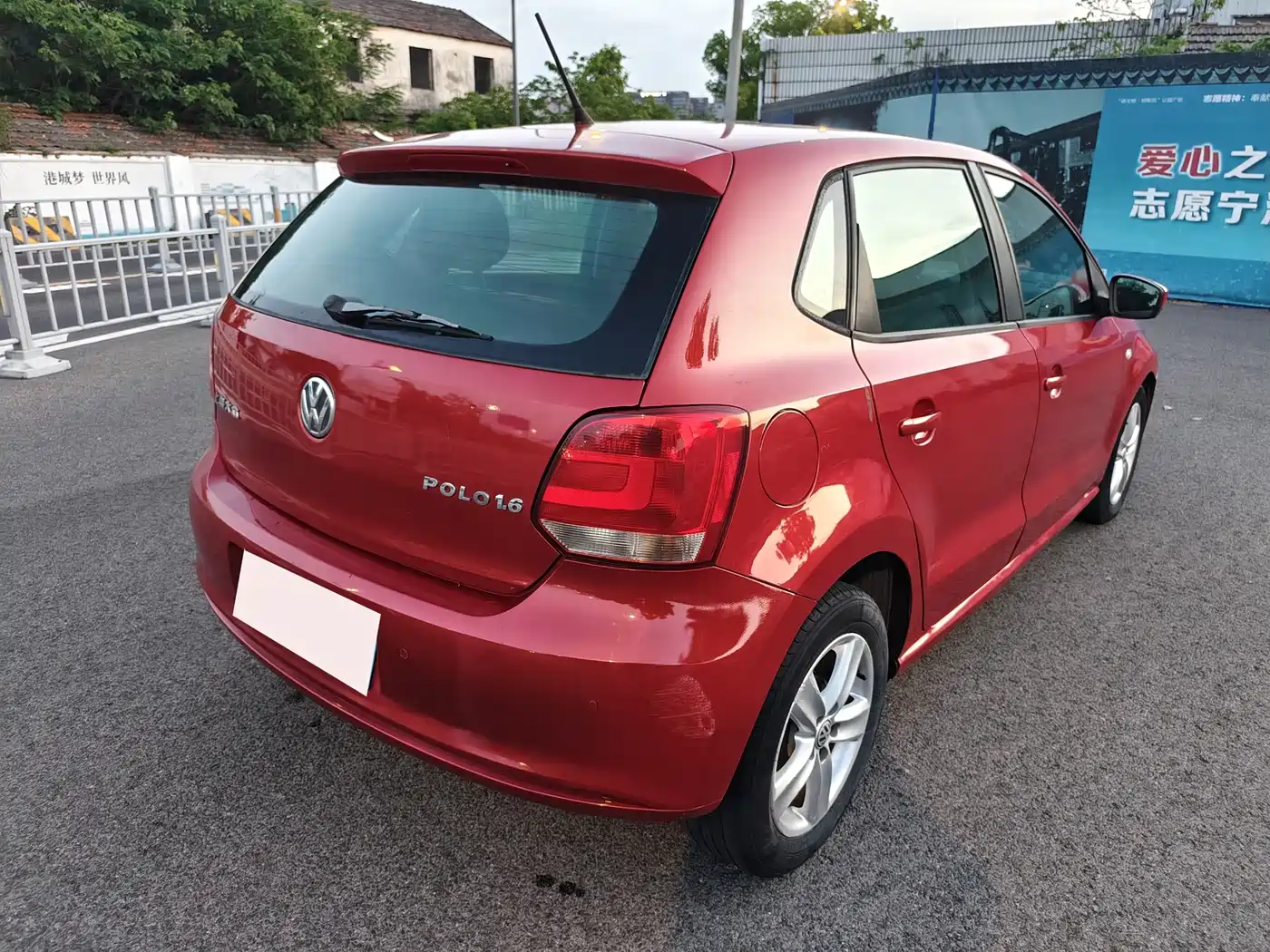 Volkswagen Polo 2013 1.6L Automatic Comfort Edition фото 3