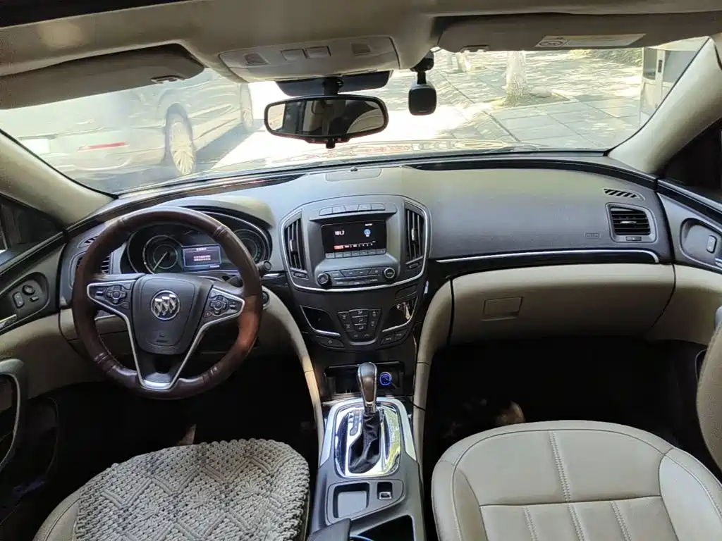 Photo 12 - Buick Regal