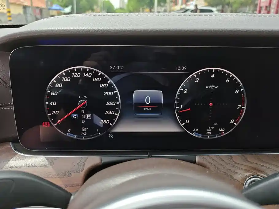 صورة 14 - Mercedes-Benz E-Class