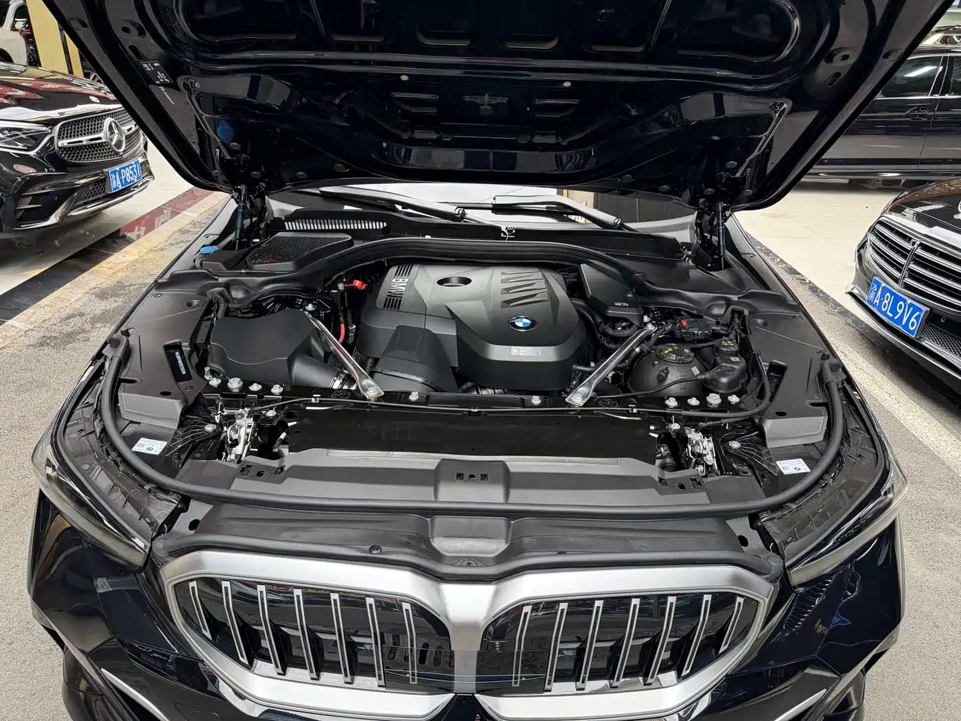 BMW 5 Series 2025 530Li Leading M Sport Package фото 32