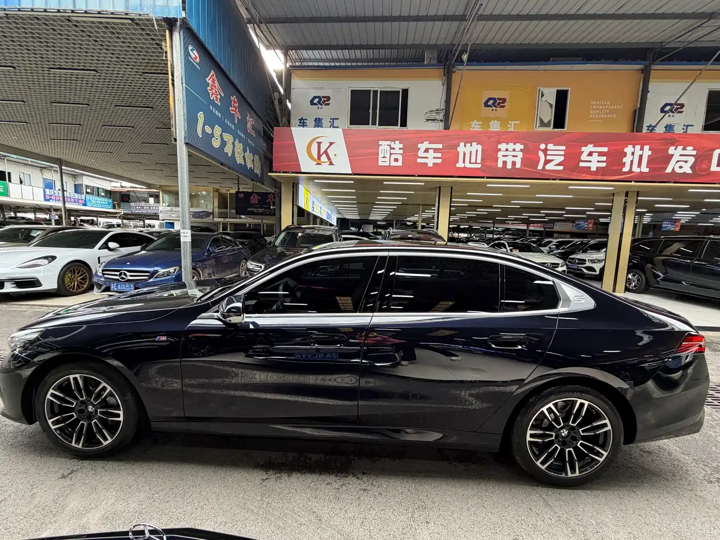 BMW 5 Series 2025 530Li Leading M Sport Package фото 34