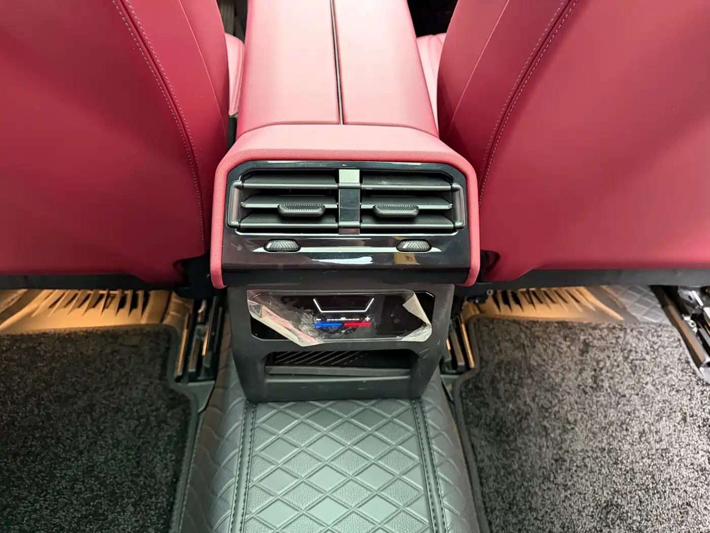 BMW 5 Series 2025 530Li Leading M Sport Package фото 13
