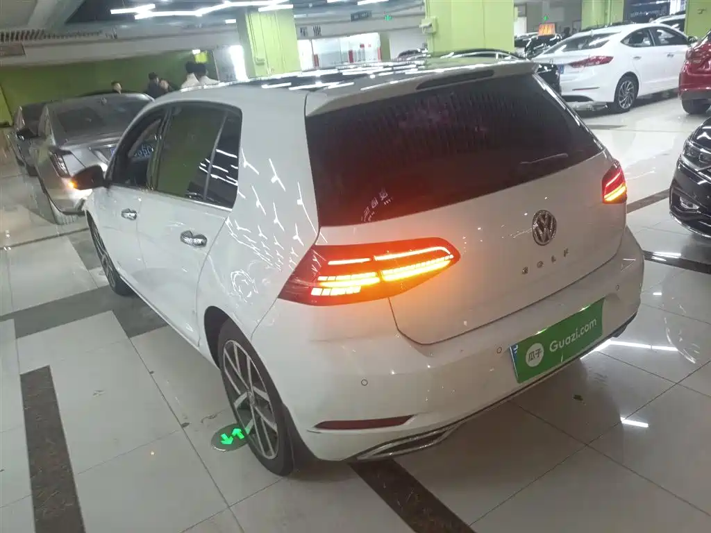 Volkswagen Golf 2018 230TSI Automatic Luxury фото 23
