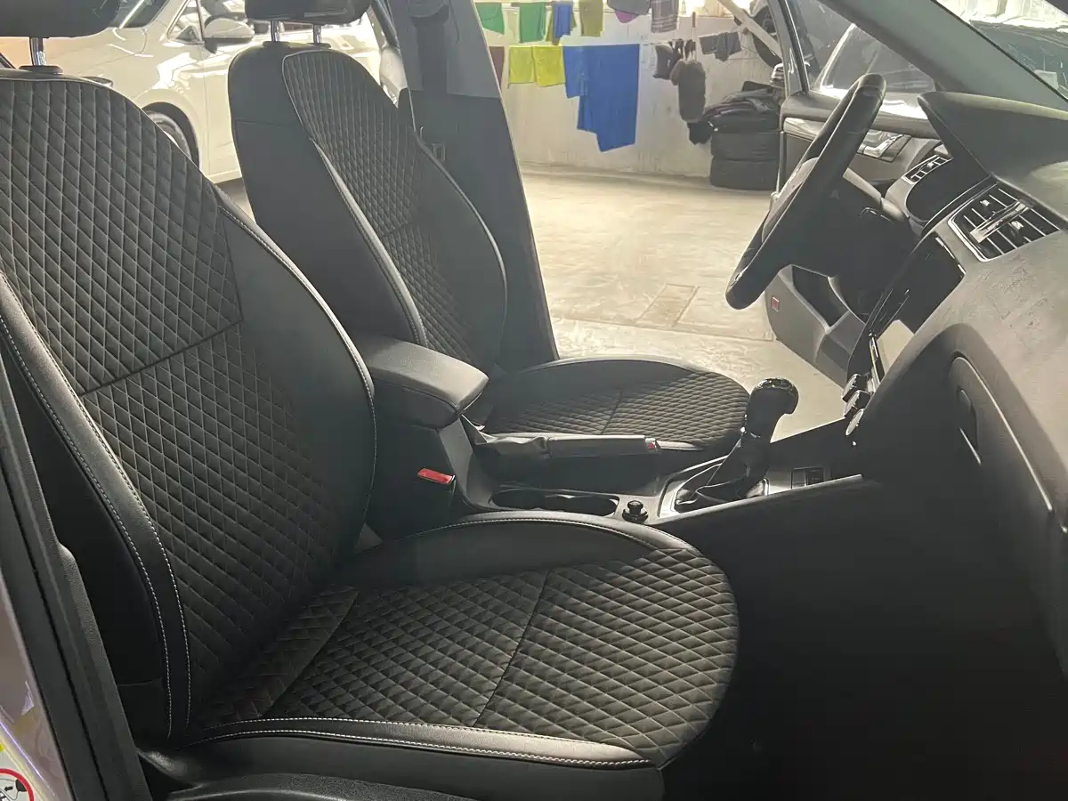 Škoda Octavia 2019 1.5L Automatic Smart Luxury Edition China V фото 11