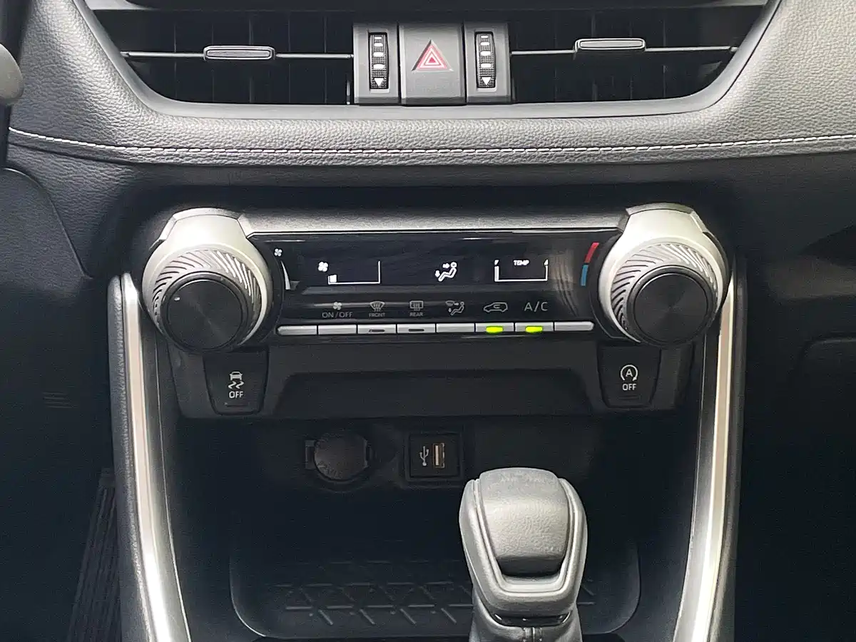 Toyota RAV4 Rongfang 2024 2.0L CVT FWD Urban Edition фото 19
