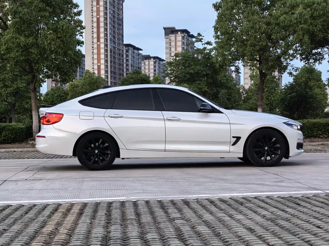 BMW 3 Series GT 2018 320i Fashion фото 4