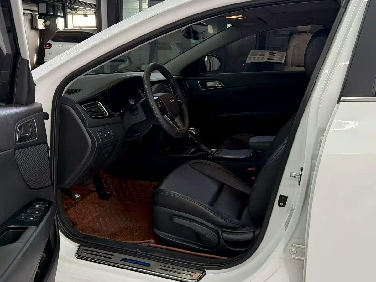 Hyundai Mistra 2014 1.8L Auto Smart GLS фото 4