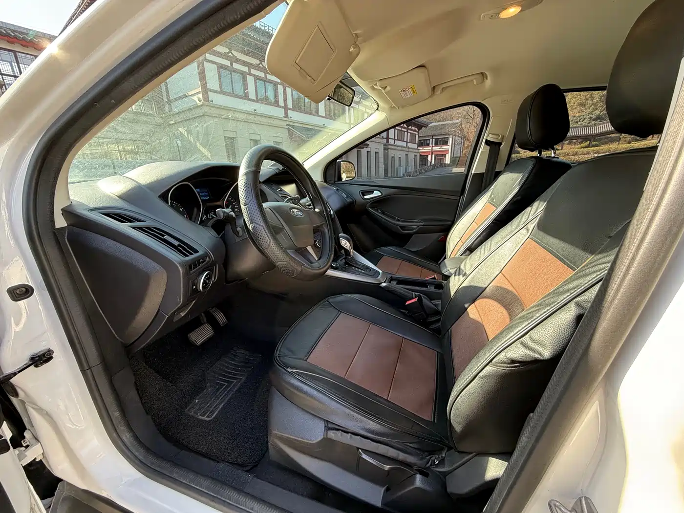 FORD FOX