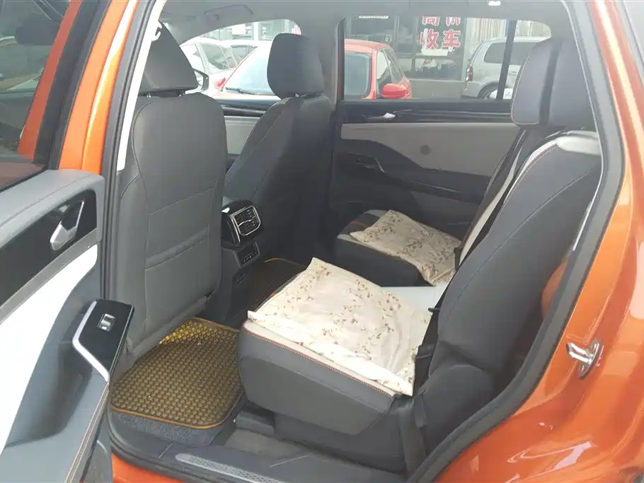 VOLKSWAGEN ID.6 CROZZ