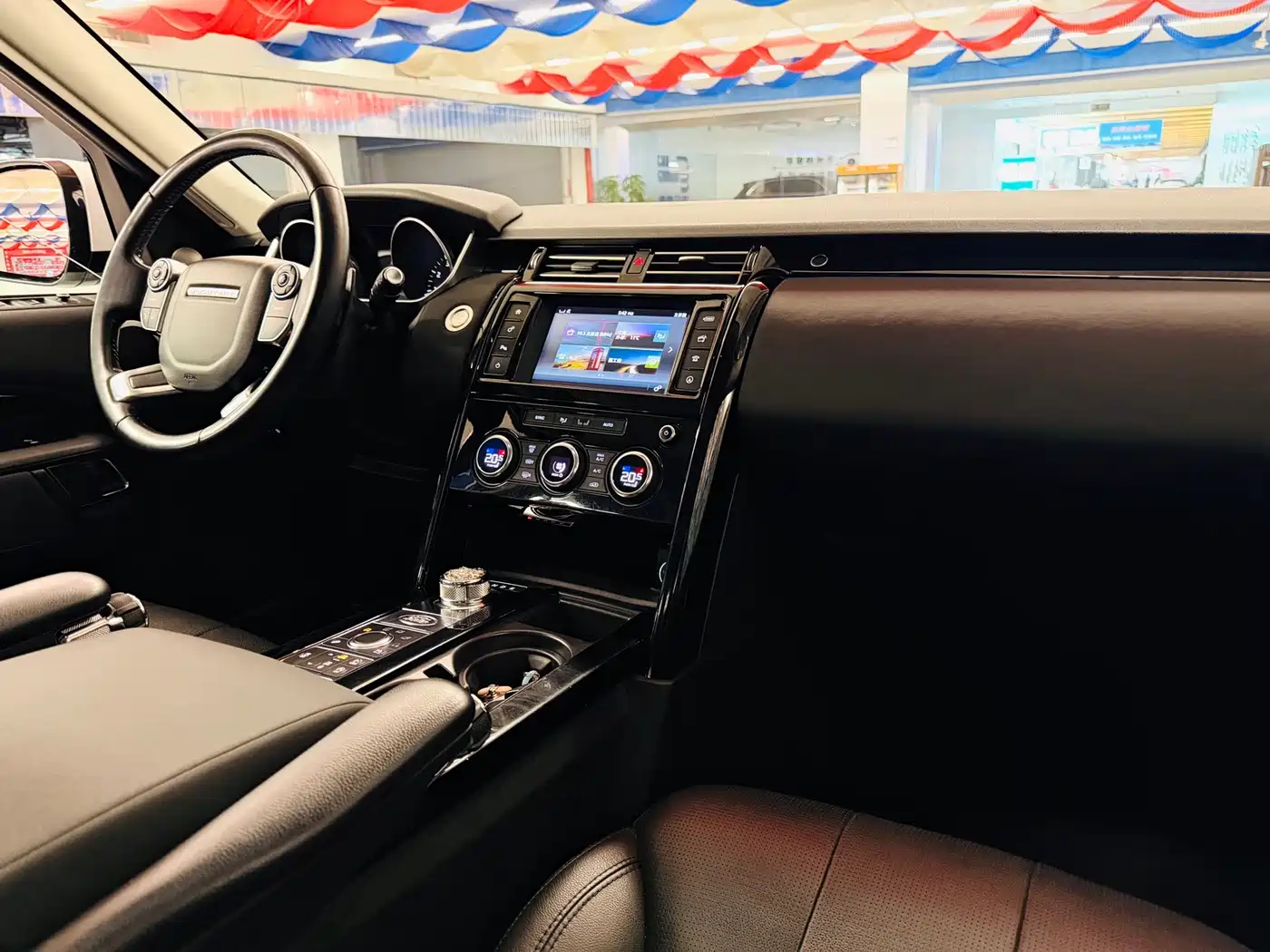 Land Rover Discovery 2018 3.0 SC V6 SE фото 11