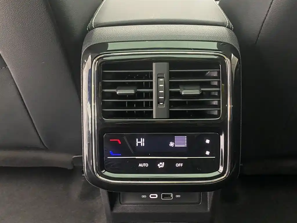 Volkswagen Passat 2022 330TSI Elite Edition фото 20