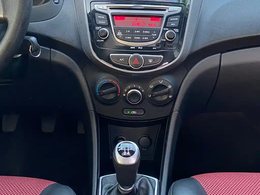 Hyundai Reina 2014 1.4L Manual GLX фото 11