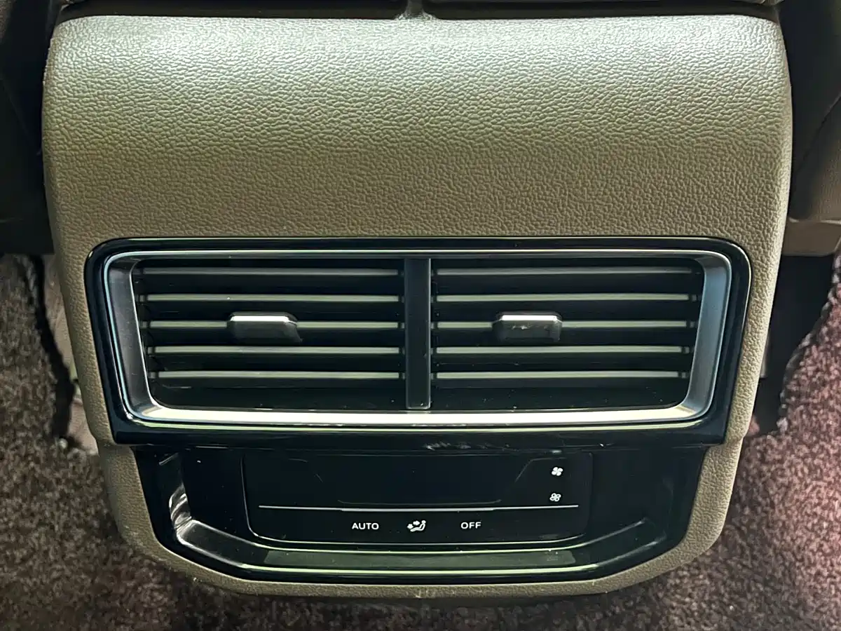 Volkswagen Viloran 2023 330TSI Luxury Edition фото 14