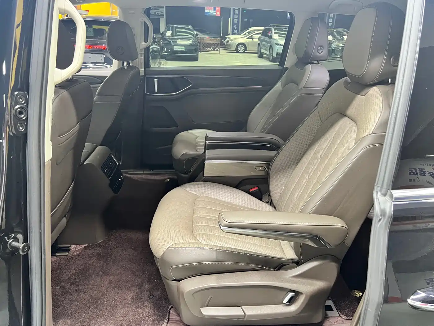 Volkswagen Viloran 2023 330TSI Luxury Edition фото 18