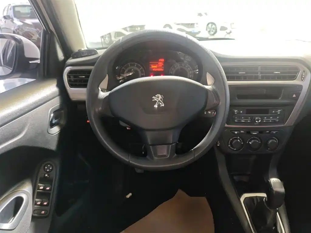 Peugeot 301 2016 1.6L Manual Comfort Edition фото 11
