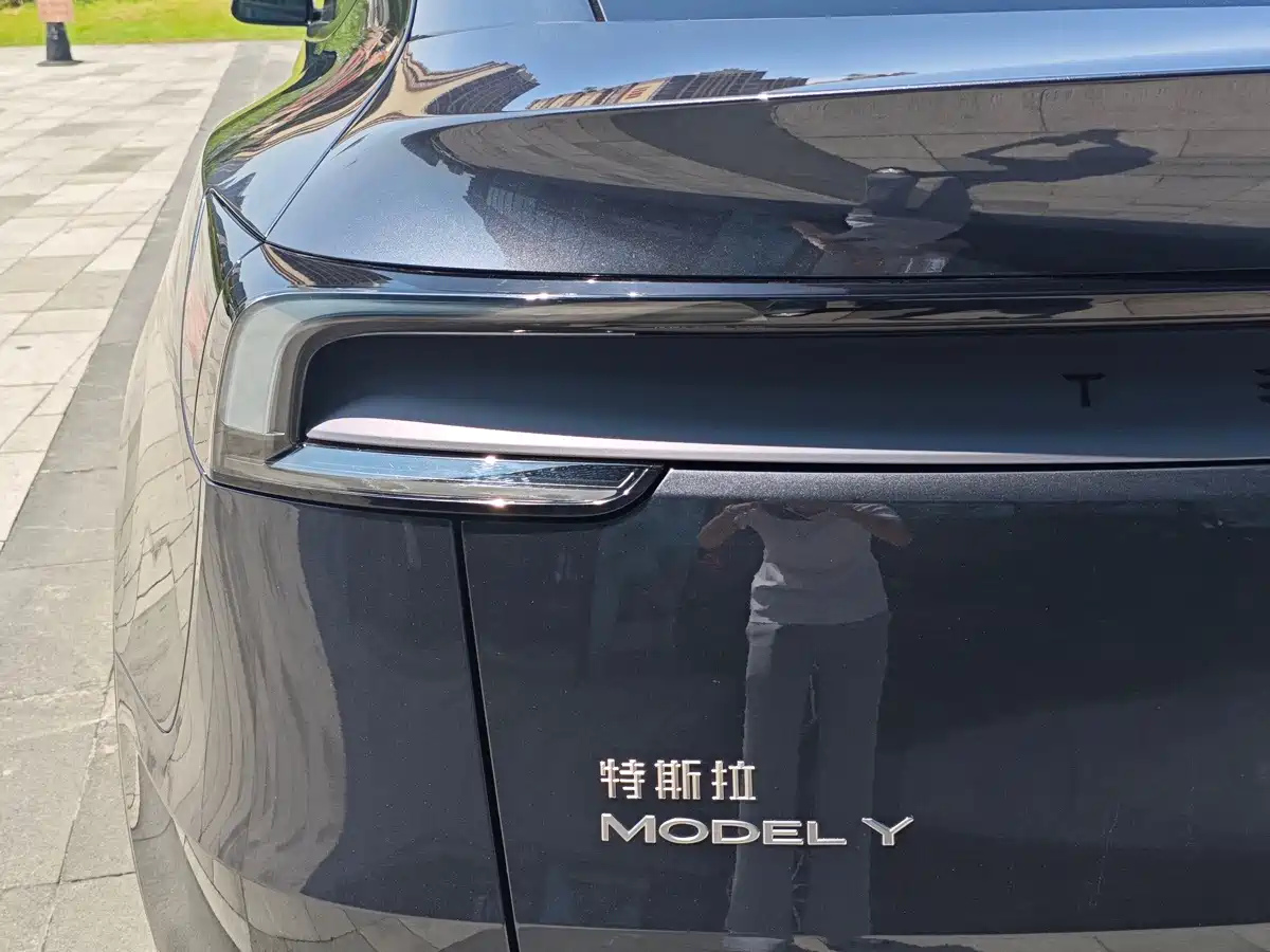 Tesla Model Y 2026 2026 Rear-Wheel Drive